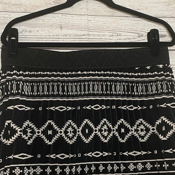 LuLaRoe Lola Skirt, Black and Tan Size 2XL - Picture 2 of 3
